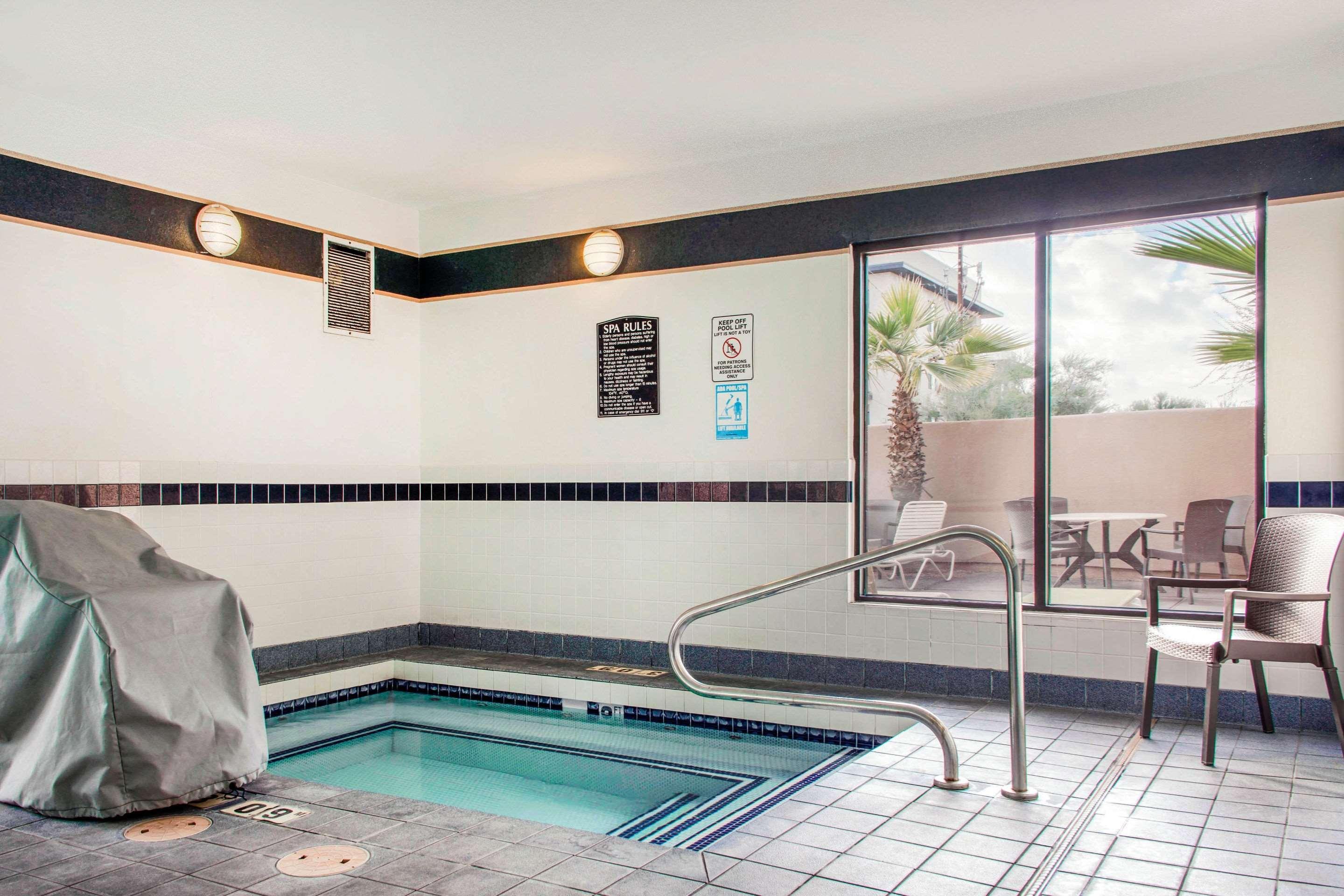 Hotel Fairfield By Marriott & Old Town 2*