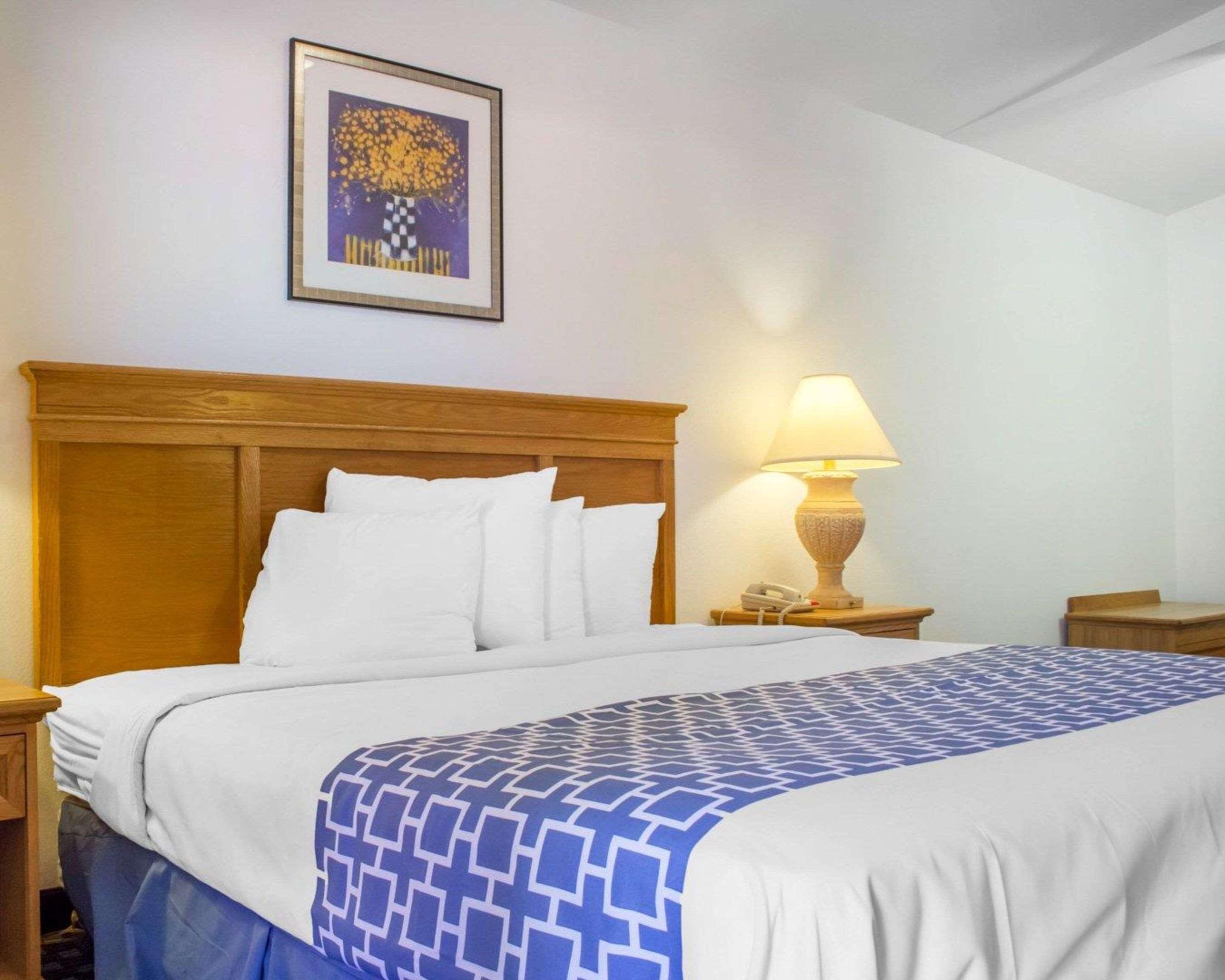 Rodeway Old Town Inn 2*