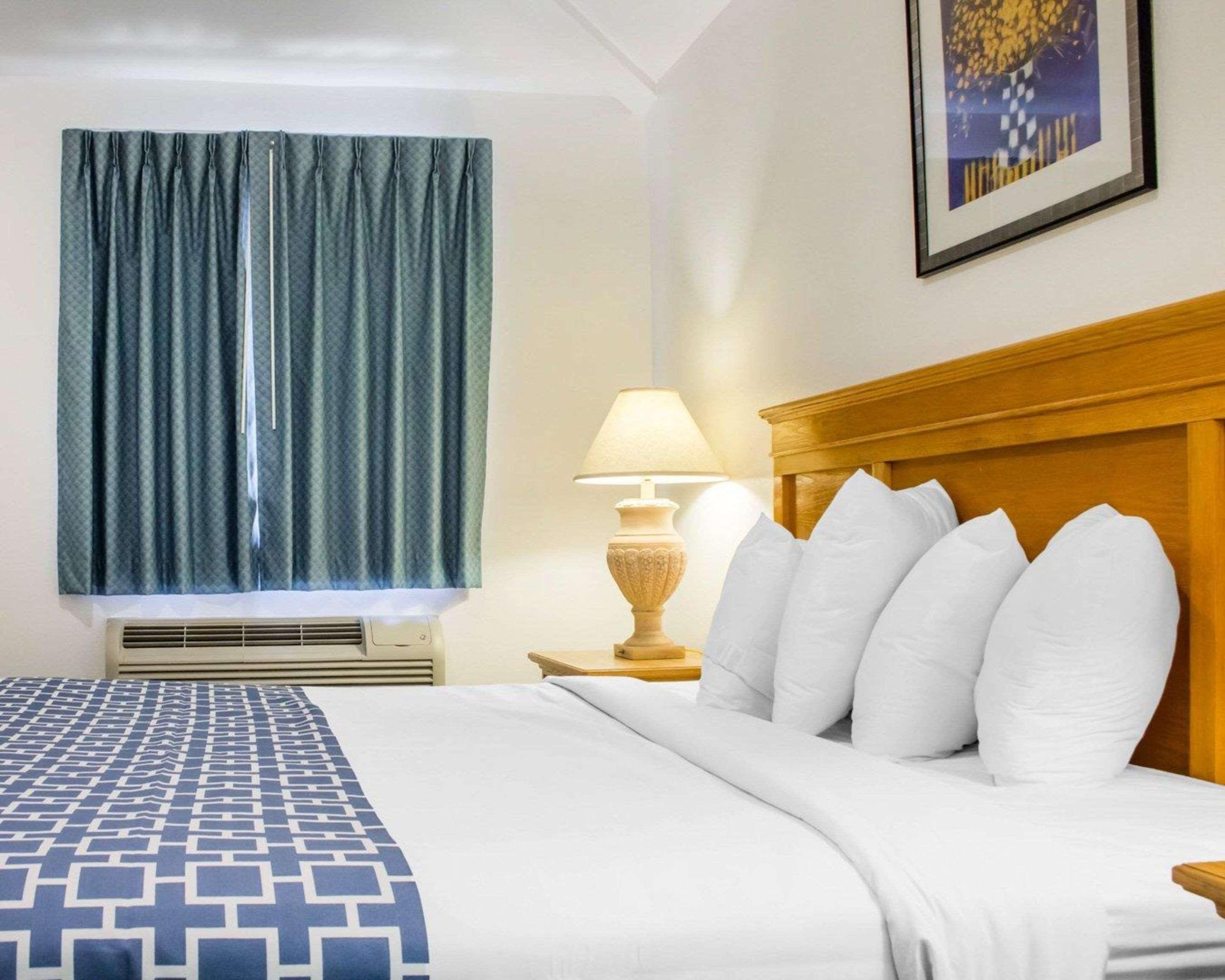 Rodeway Old Town Inn 2*