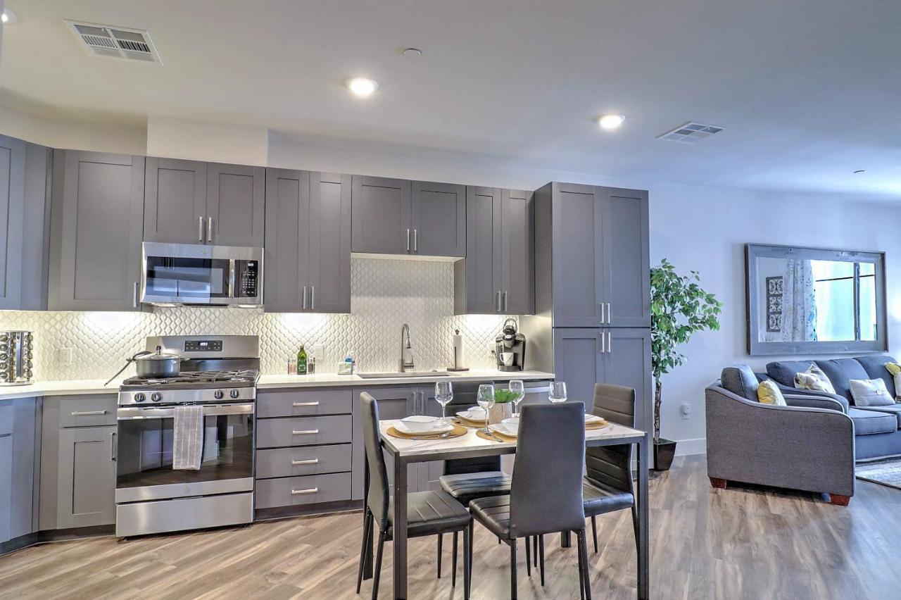 Apartment Walk Score 81-shopping District-king Bed-parking G3047 *