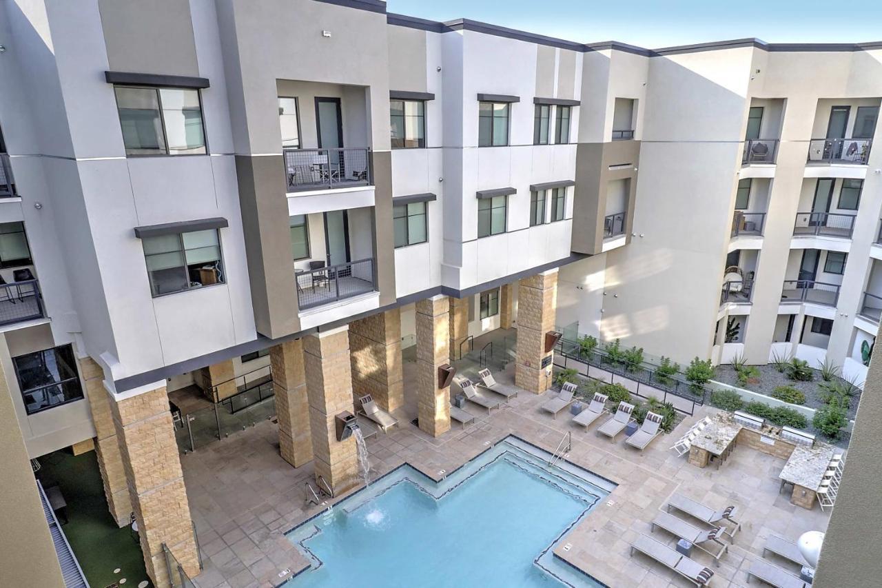 Apartment Walk Score 81-shopping District-king Bed-parking - G4004 *