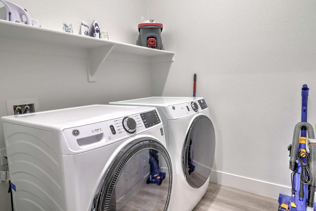 Apartment Walk Score 81-shopping District-king Bed-parking - G4004 *
