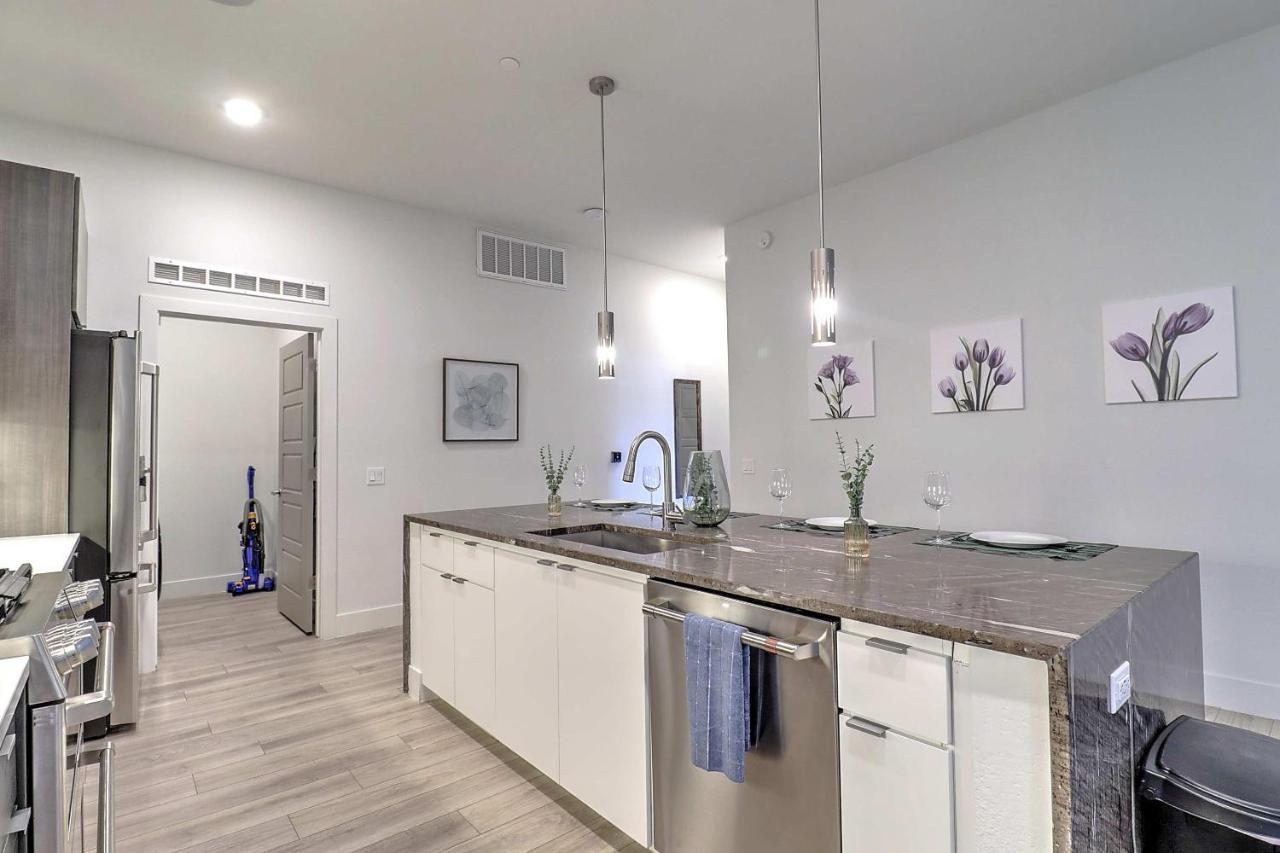 Apartment Walk Score 81-shopping District-king Bed-parking - G4004