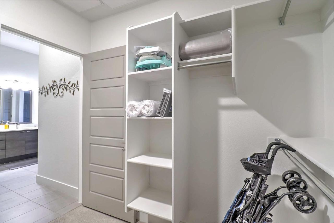 Walk Score 81-shopping District-king Bed-parking - G4004