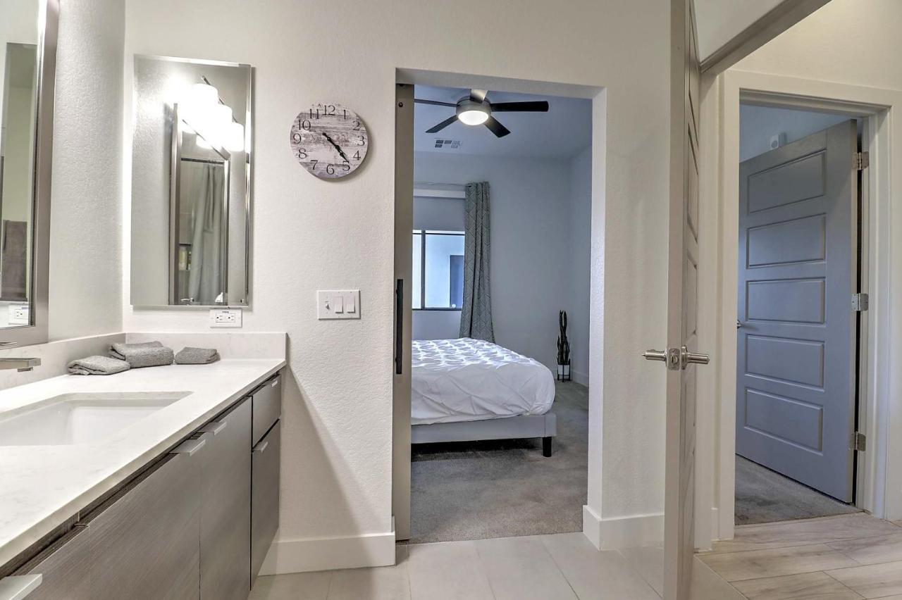 Apartment Walk Score 81-shopping District-king Bed-parking - G4004 *