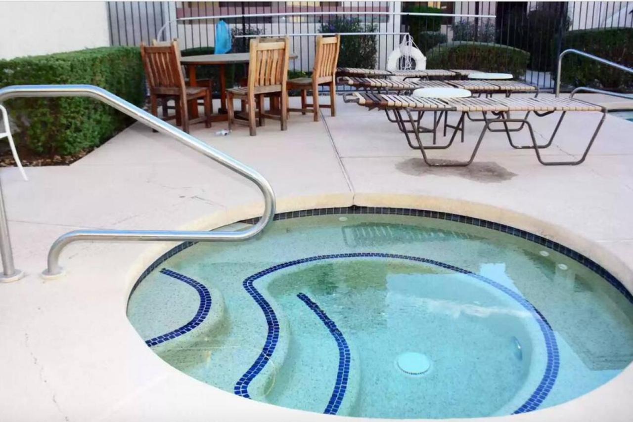 Boho And Cozy ~ Work From ~ Pool + Hot Tub 365! Apartment