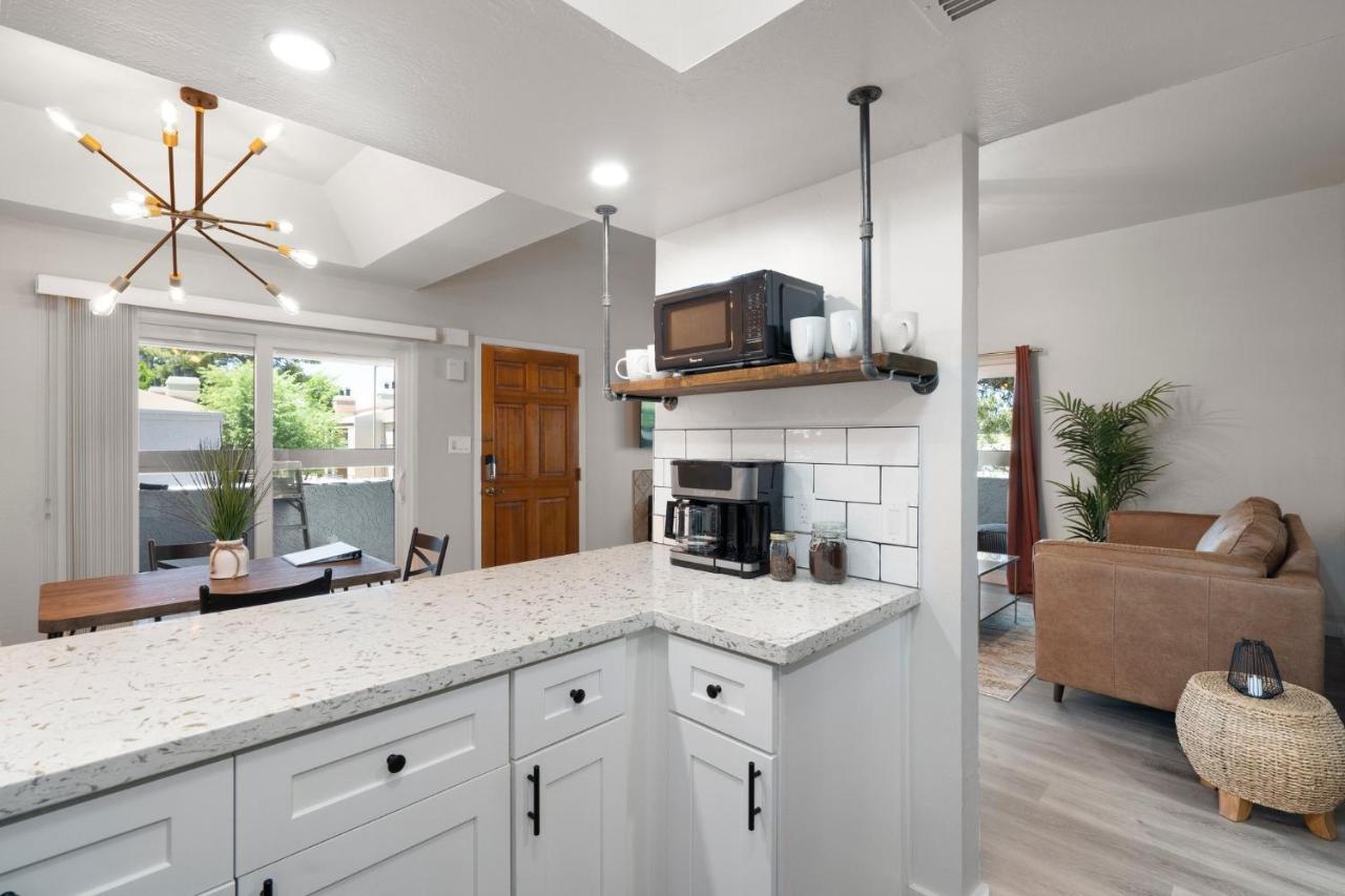 Apartment Boho And Cozy ~ Work From ~ Pool + Hot Tub 365! *