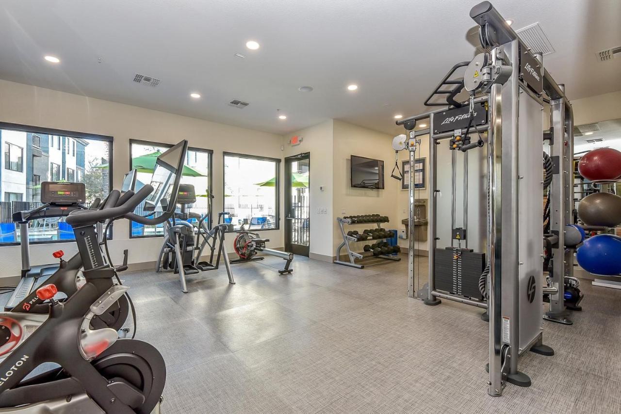 Ascent North Pool Gym Near Mayo And Quarter Apartment