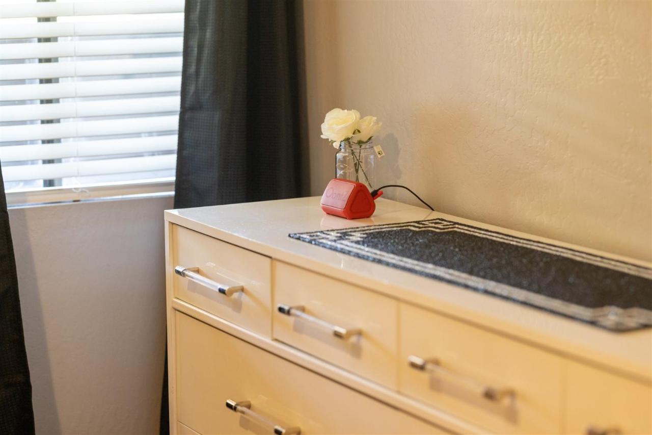 Incredible Location In Old Town 2 King Bds & Patio Apartment