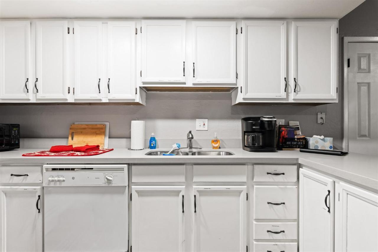 Incredible Location In Old Town 2 King Bds & Patio Apartment *