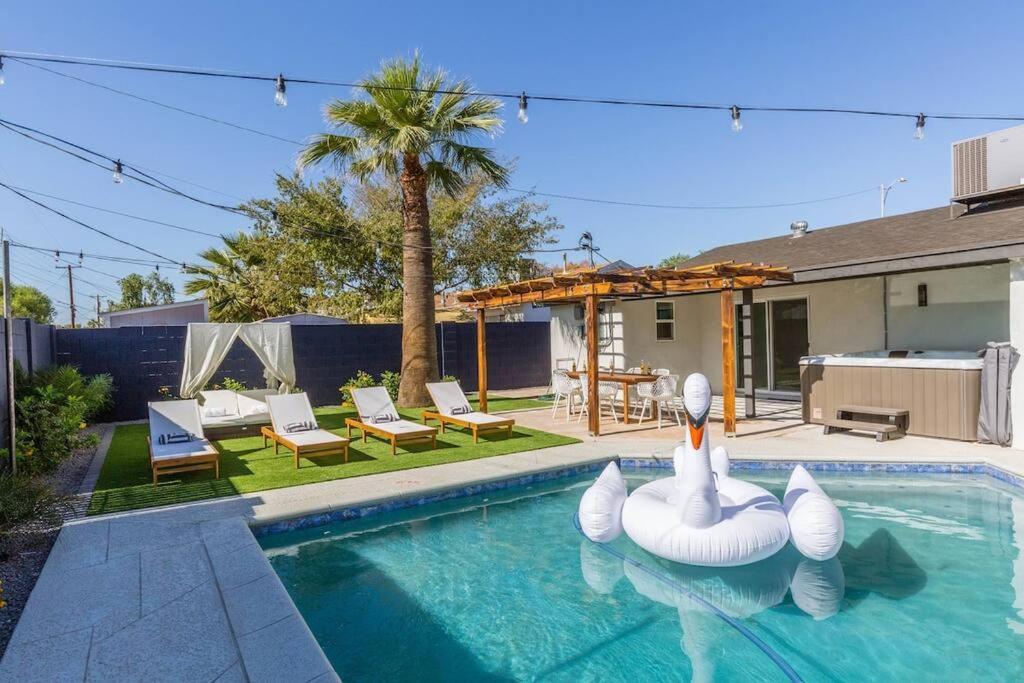 Galactic Getaway By Club - New Holiday home