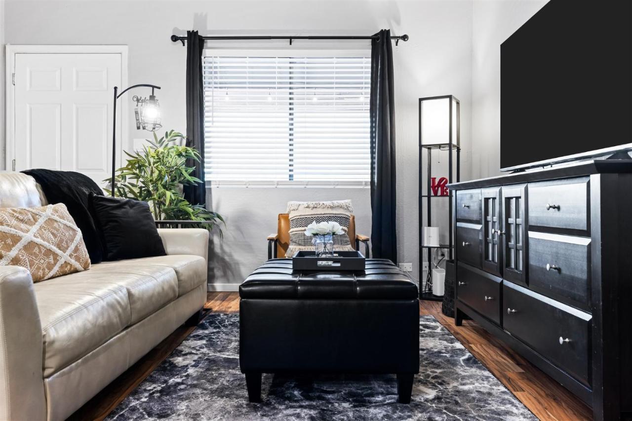 Apartment Incredible Location In Old Town 2 King Bds & Patio *
