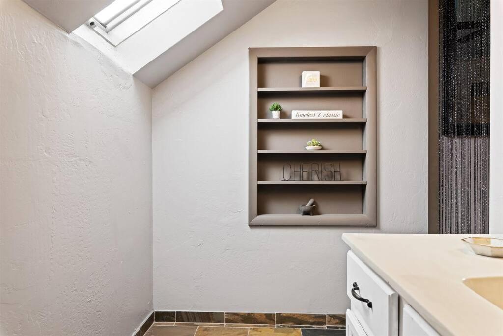 Incredible Location In Old Town 2 King Bds & Patio Apartment *