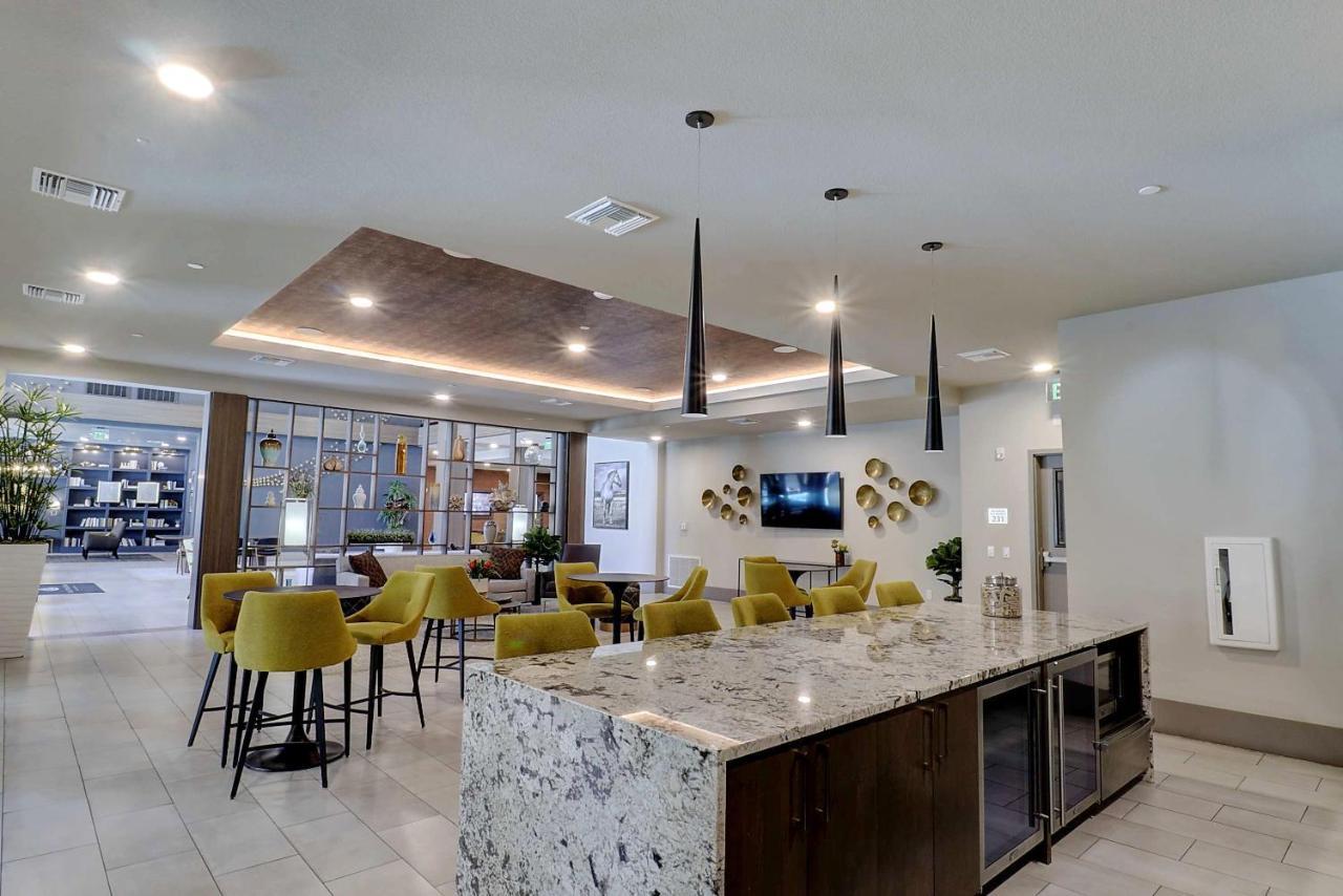 Apartment Private Rooftop Terrance-walk Score 81-shopping District-king Bed-parking 4003
