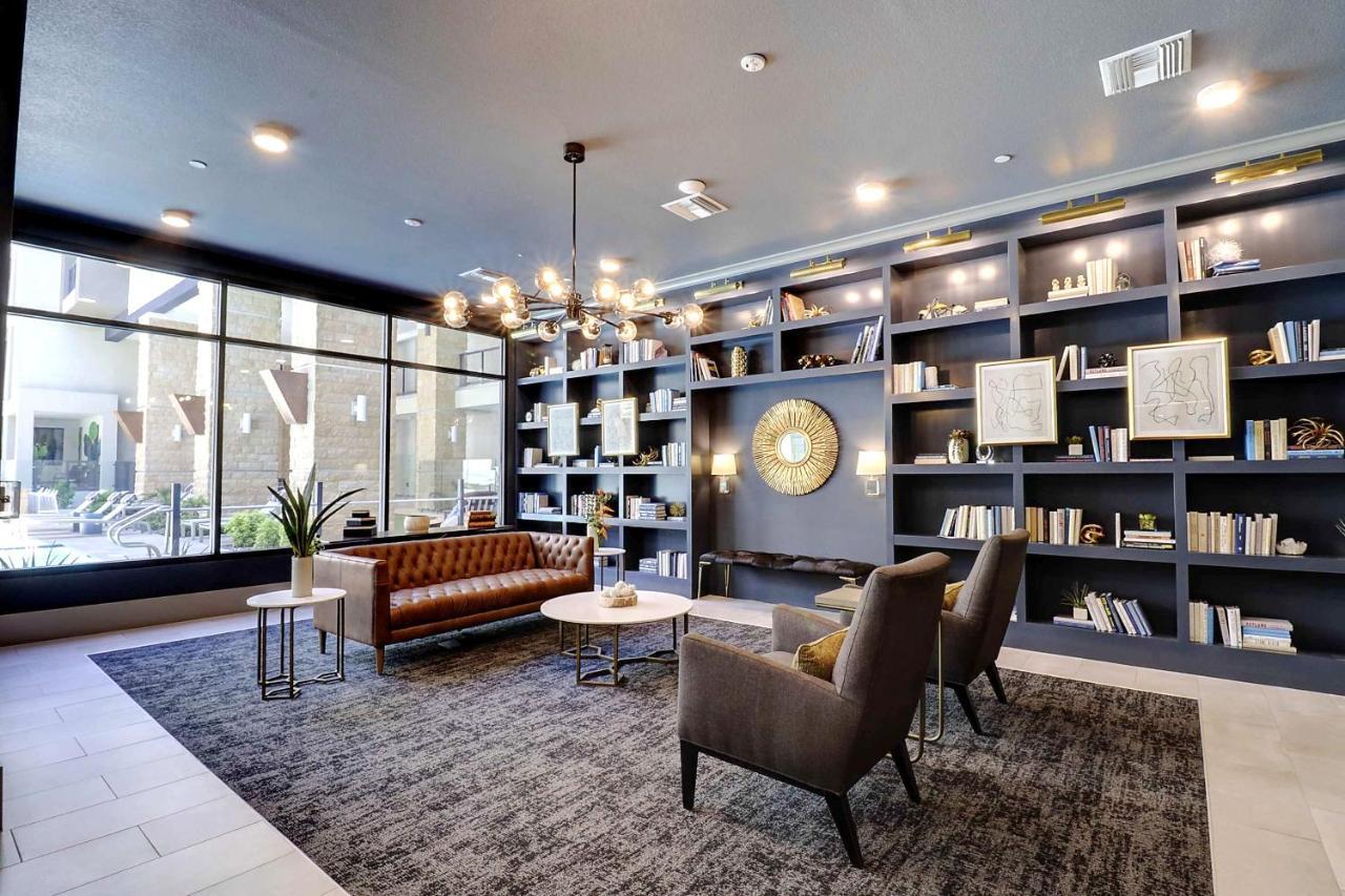 Apartment Private Rooftop Terrance-walk Score 81-shopping District-king Bed-parking 4003 Scottsdale