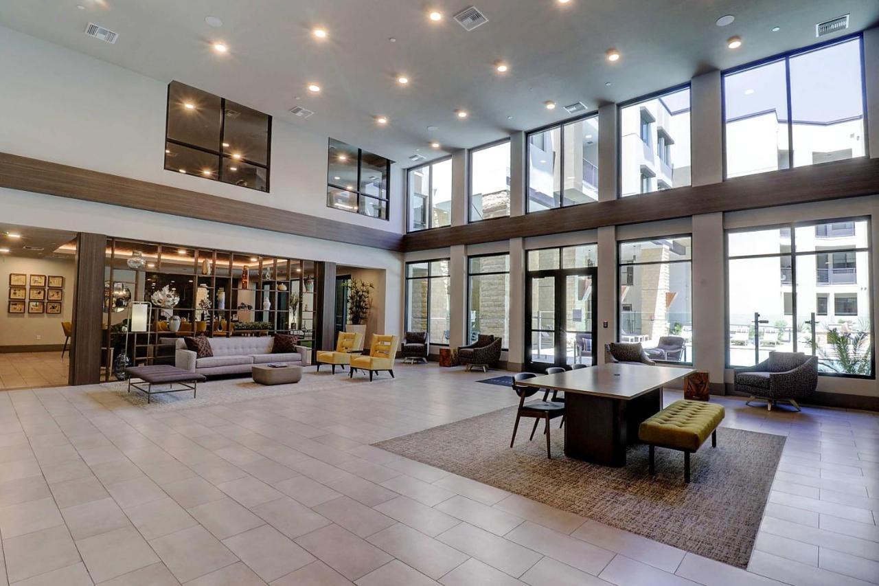 Apartment Private Rooftop Terrance-walk Score 81-shopping District-king Bed-parking 4003 *