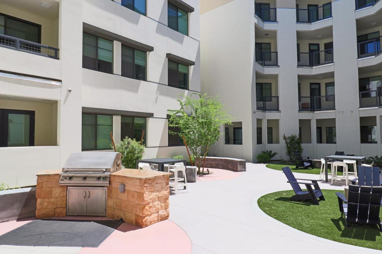 Apartment Private Rooftop Terrance-walk Score 81-shopping District-king Bed-parking 4003 Scottsdale
