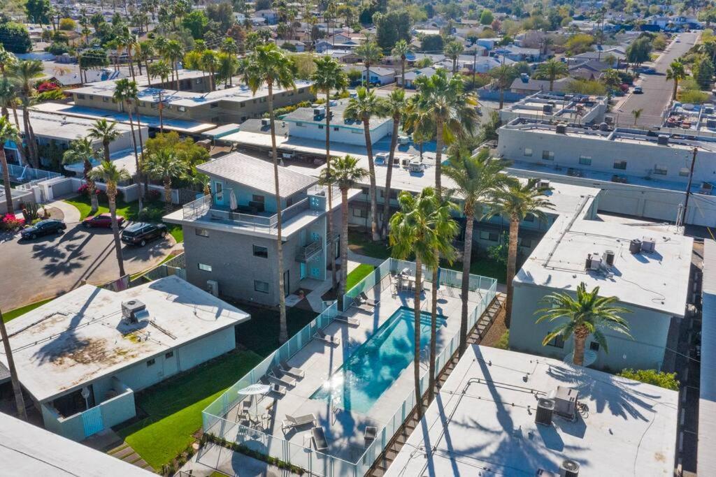 Walkable Ots, Heated Poolside Mid Century Apartment Scottsdale