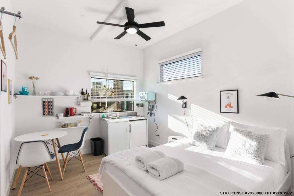 Apartment Micro With Balcony & Pool View - Walk To Ot *