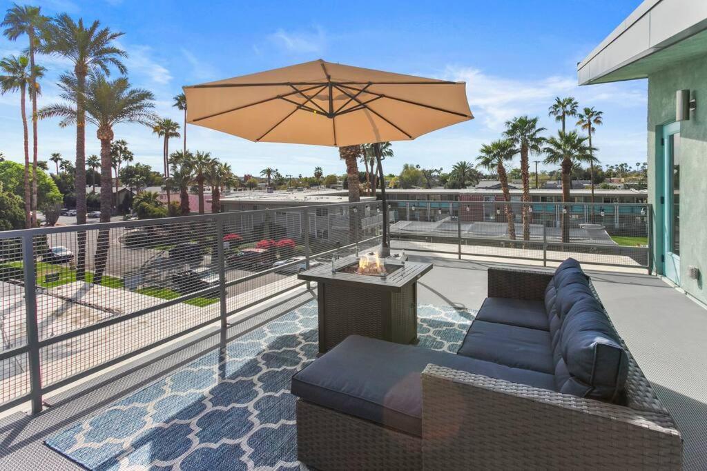 Micro With Balcony & Pool View - Walk To Ot * Scottsdale