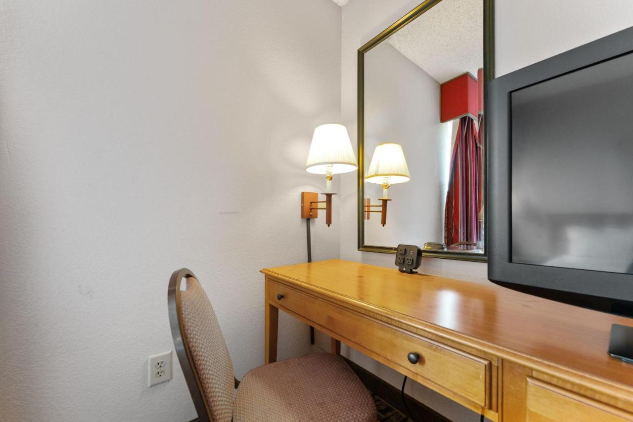 1 Bd 1 Ba Furnished Apt With King Bed Apartment Scottsdale