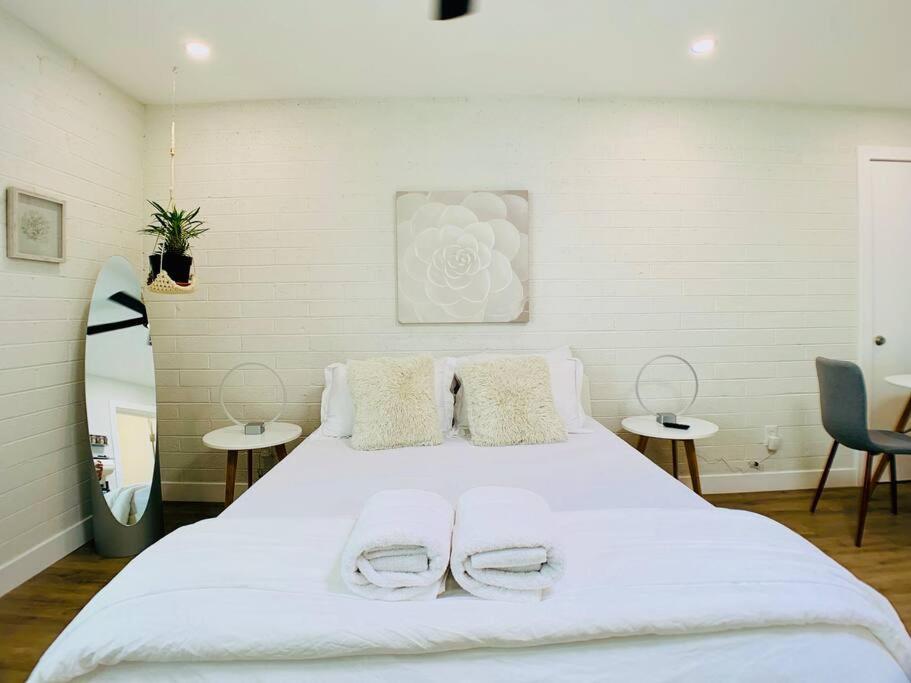 Hidden Gem In Ot With Heated Pool Apartment