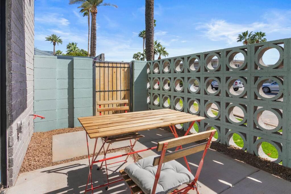 Poolside W Rooftop Deck - Walk To Old Town Apartment *