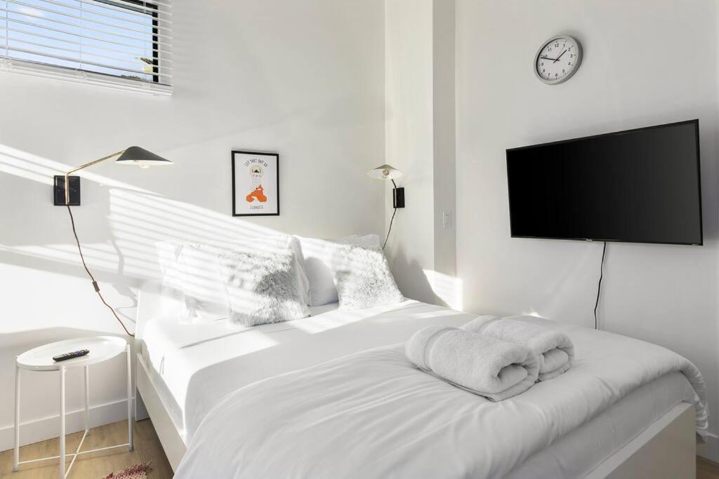 Apartment Micro With Balcony & Pool View - Walk To Ot *