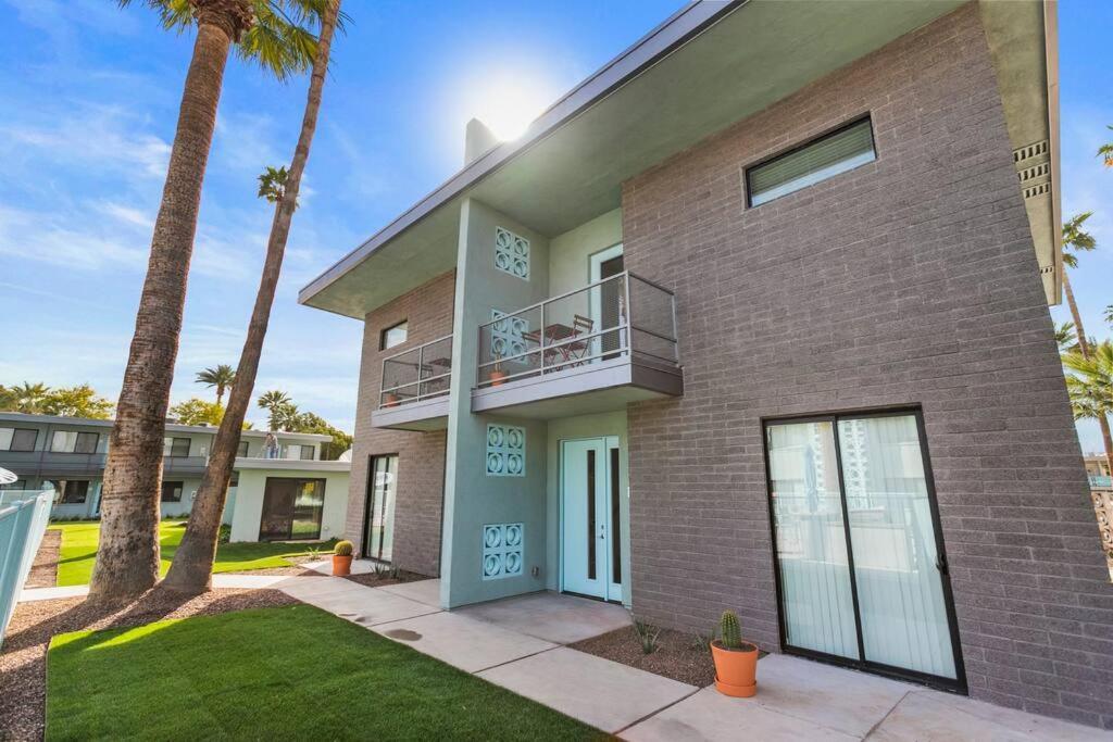 Micro With Balcony & Pool View - Walk To Ot Apartment