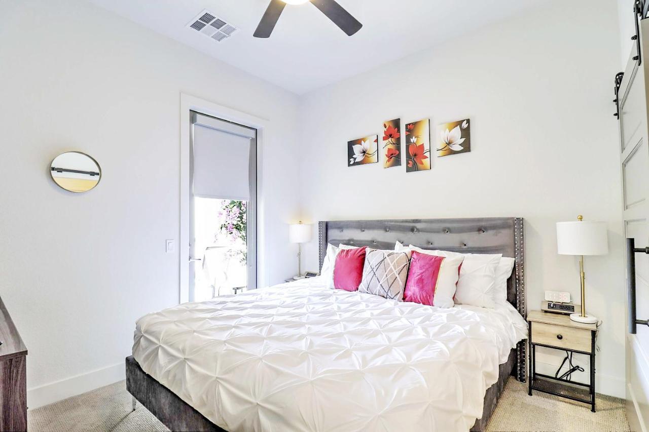 Private Rooftop Terrance-walk Score 81-shopping District-king Bed-parking 4003 Apartment Scottsdale
