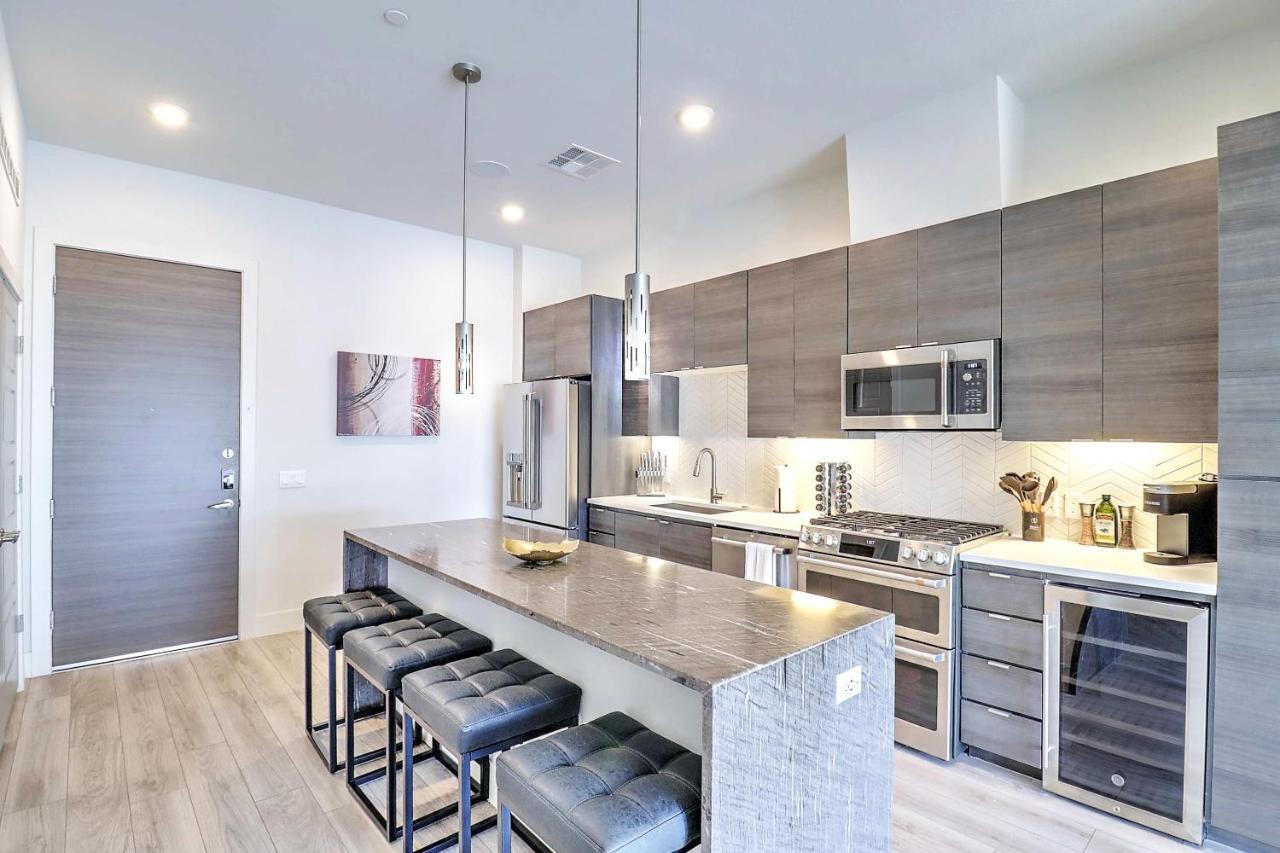 Private Rooftop Terrance-walk Score 81-shopping District-king Bed-parking 4003 Apartment *
