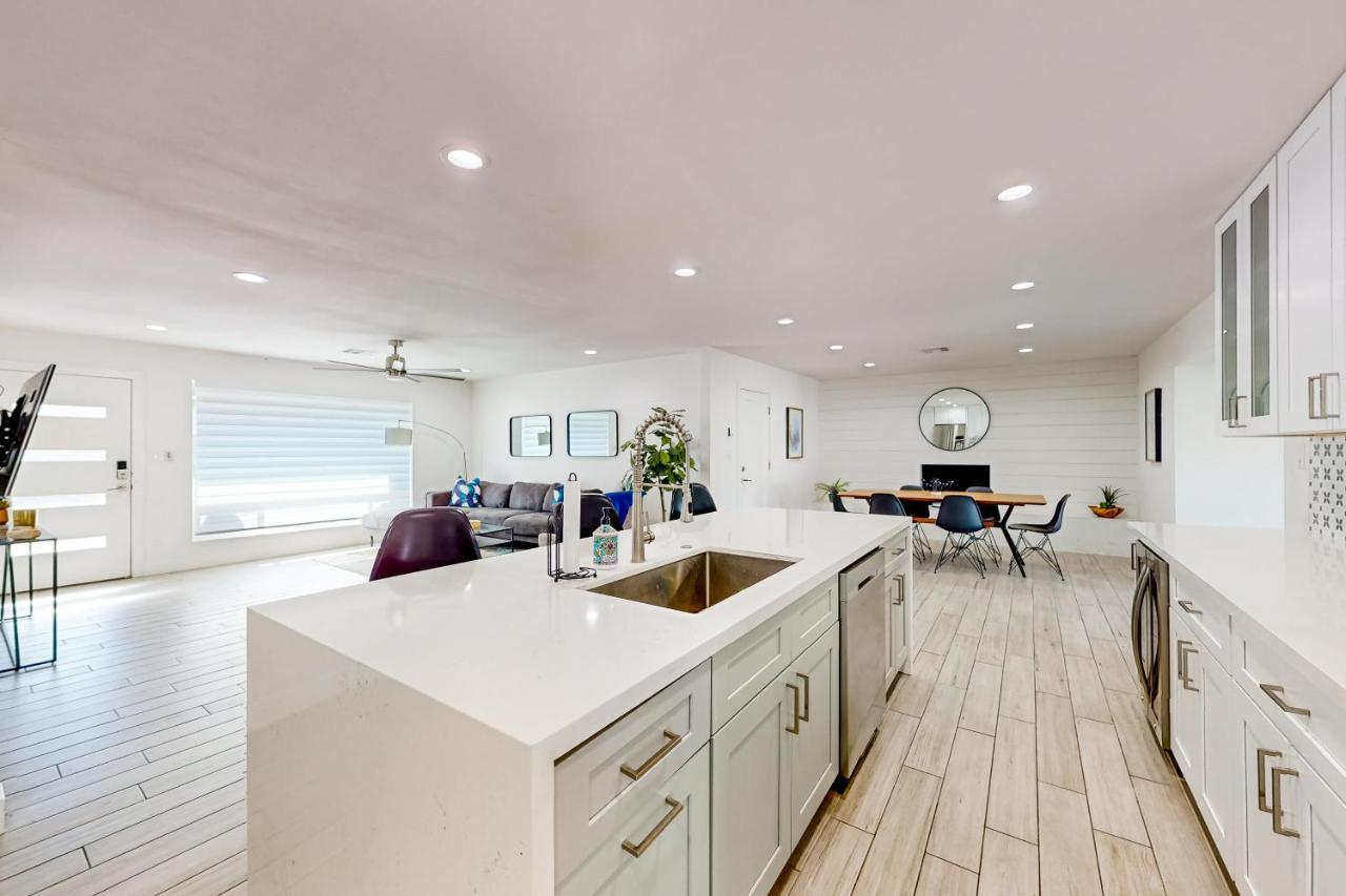 Lone Palm Terrace *
