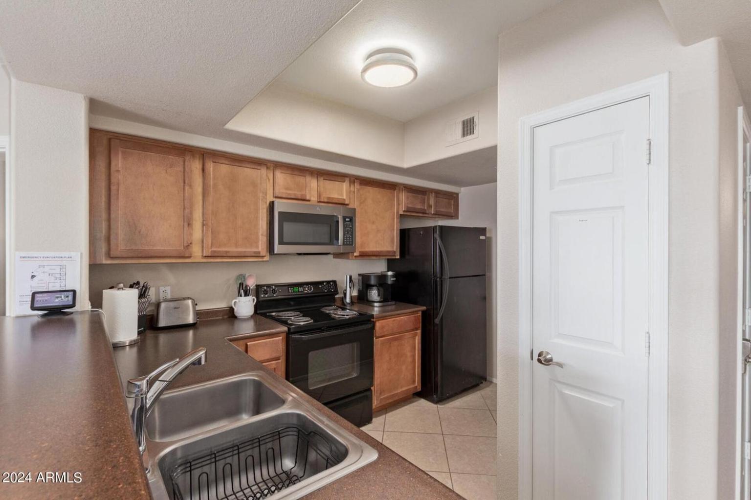 Elegant - Newly Refurbished Ground Floor Unit *
