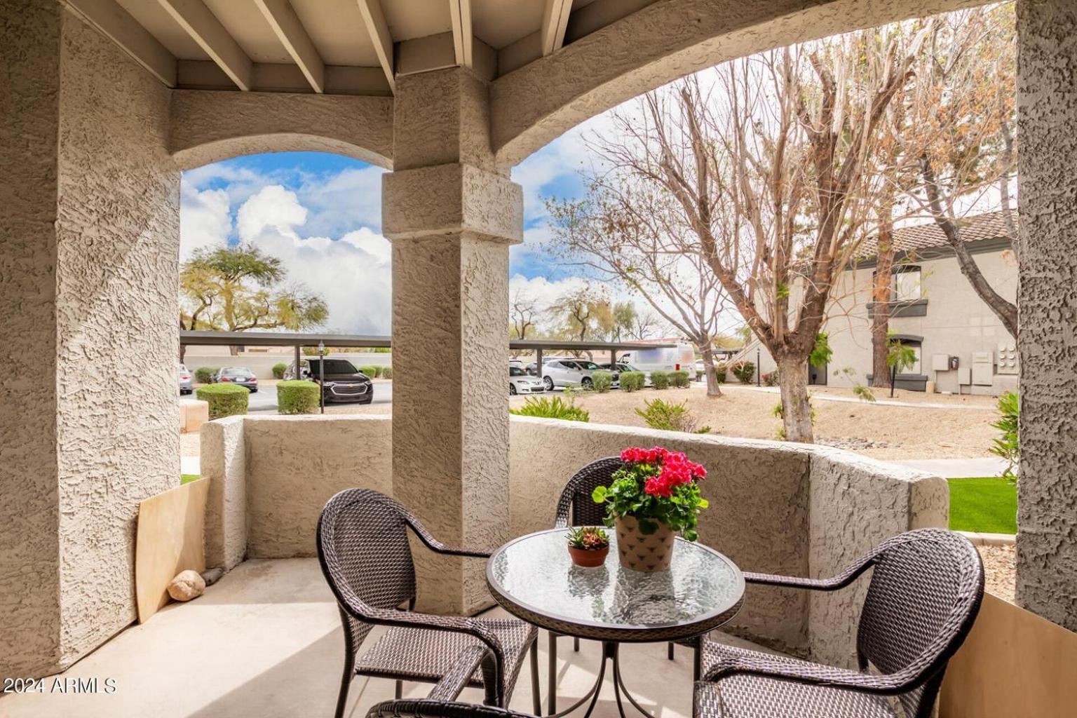Elegant - Newly Refurbished Ground Floor Unit * Scottsdale