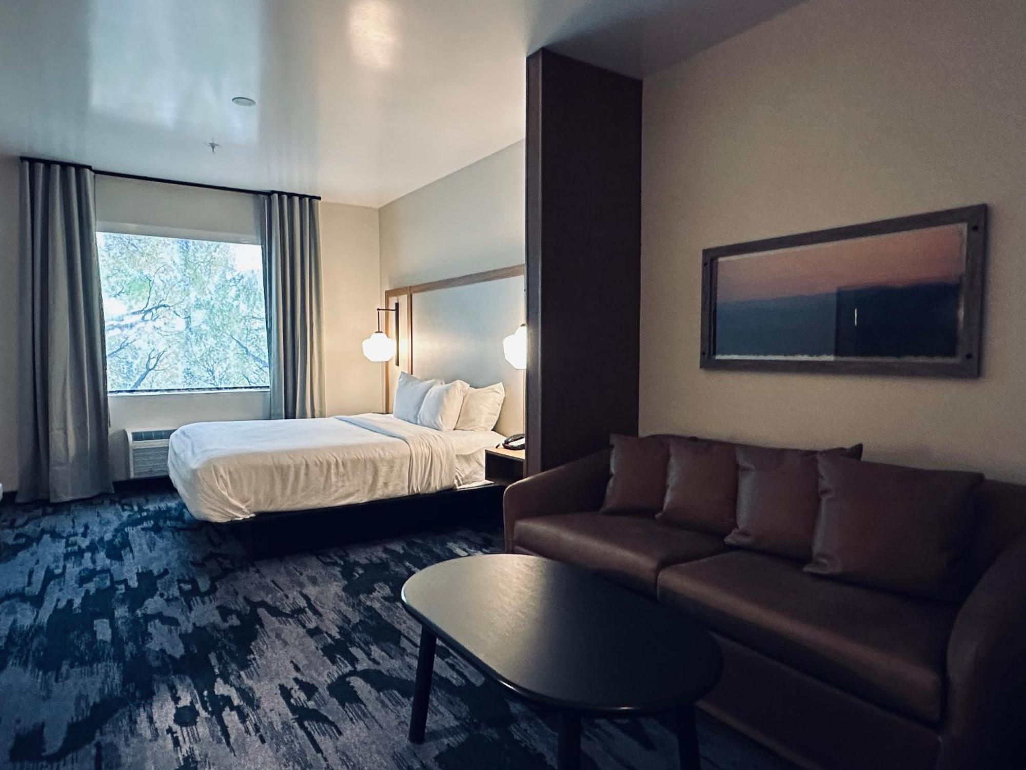 Fairfield By Marriott & Old Town Hotel 2*