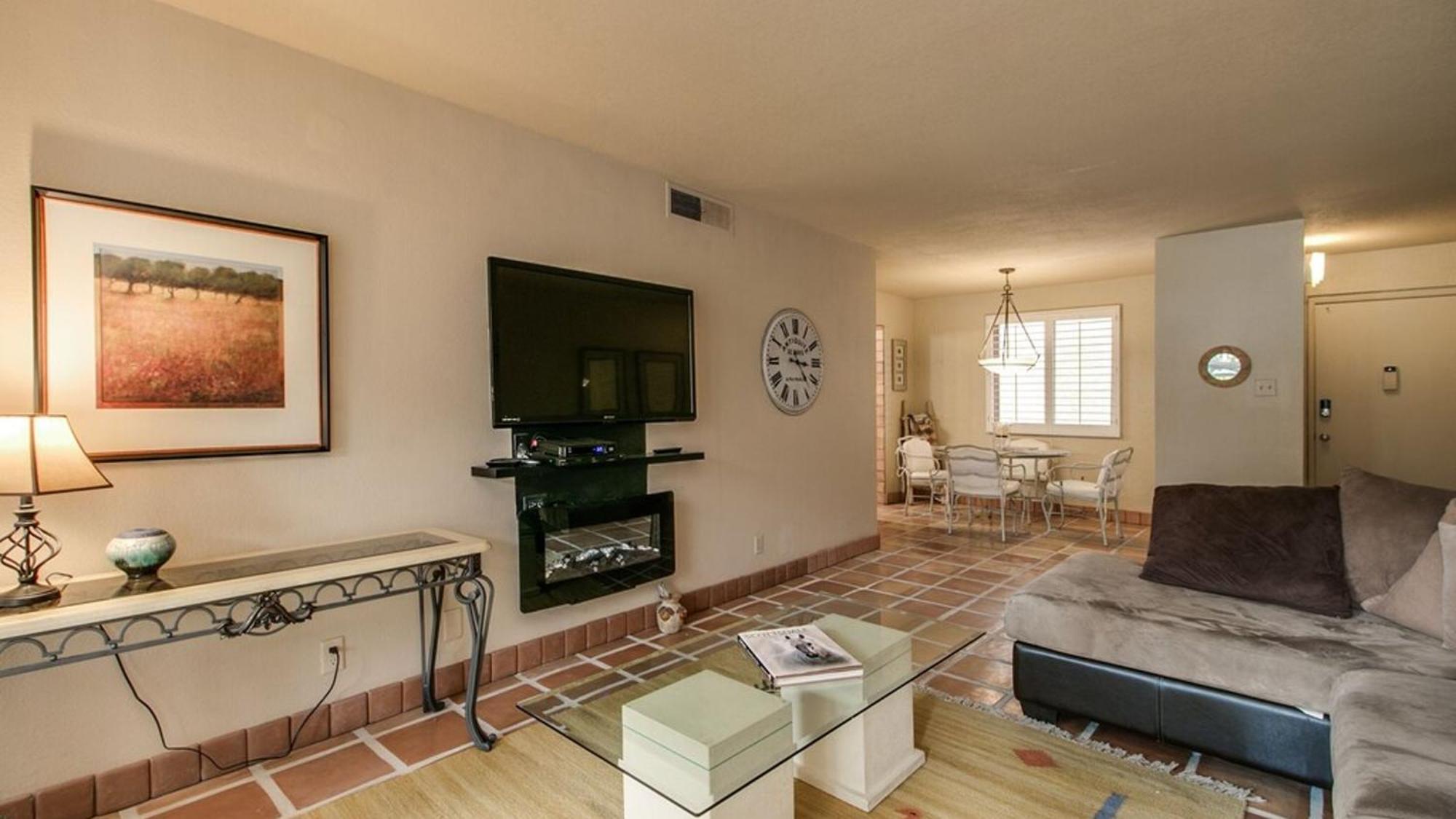 Charming 1-bdrm Steps To Old Town Holiday home
