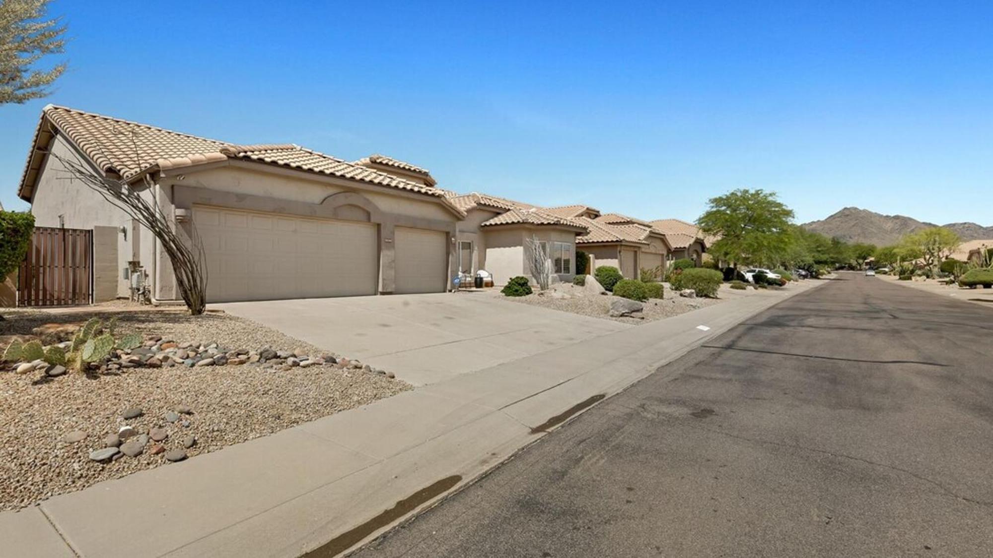 Amazing In Great Location Wbackyard Oasis