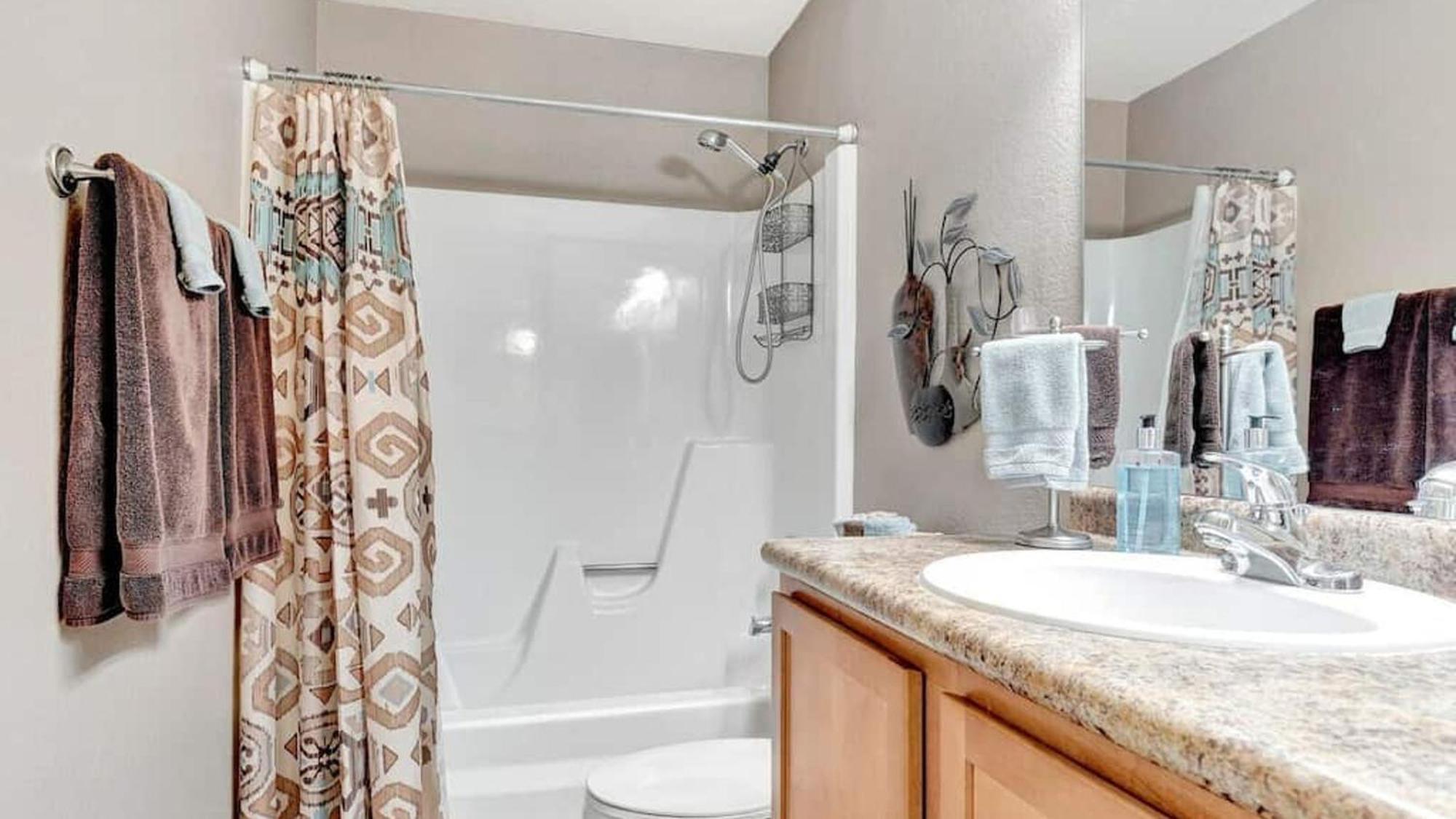 Poolside 2 Bdrm Prime Location Holiday home *