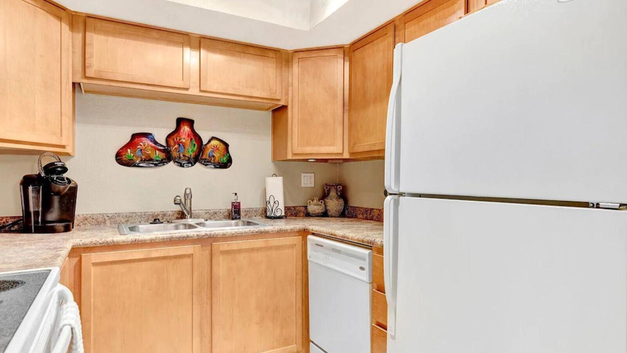 Poolside 2 Bdrm Prime Location * Scottsdale
