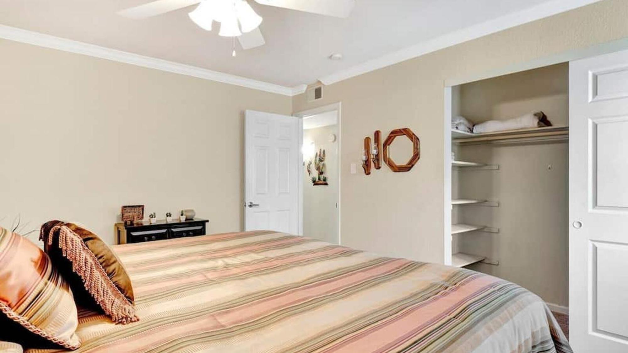 Poolside 2 Bdrm Prime Location Holiday home