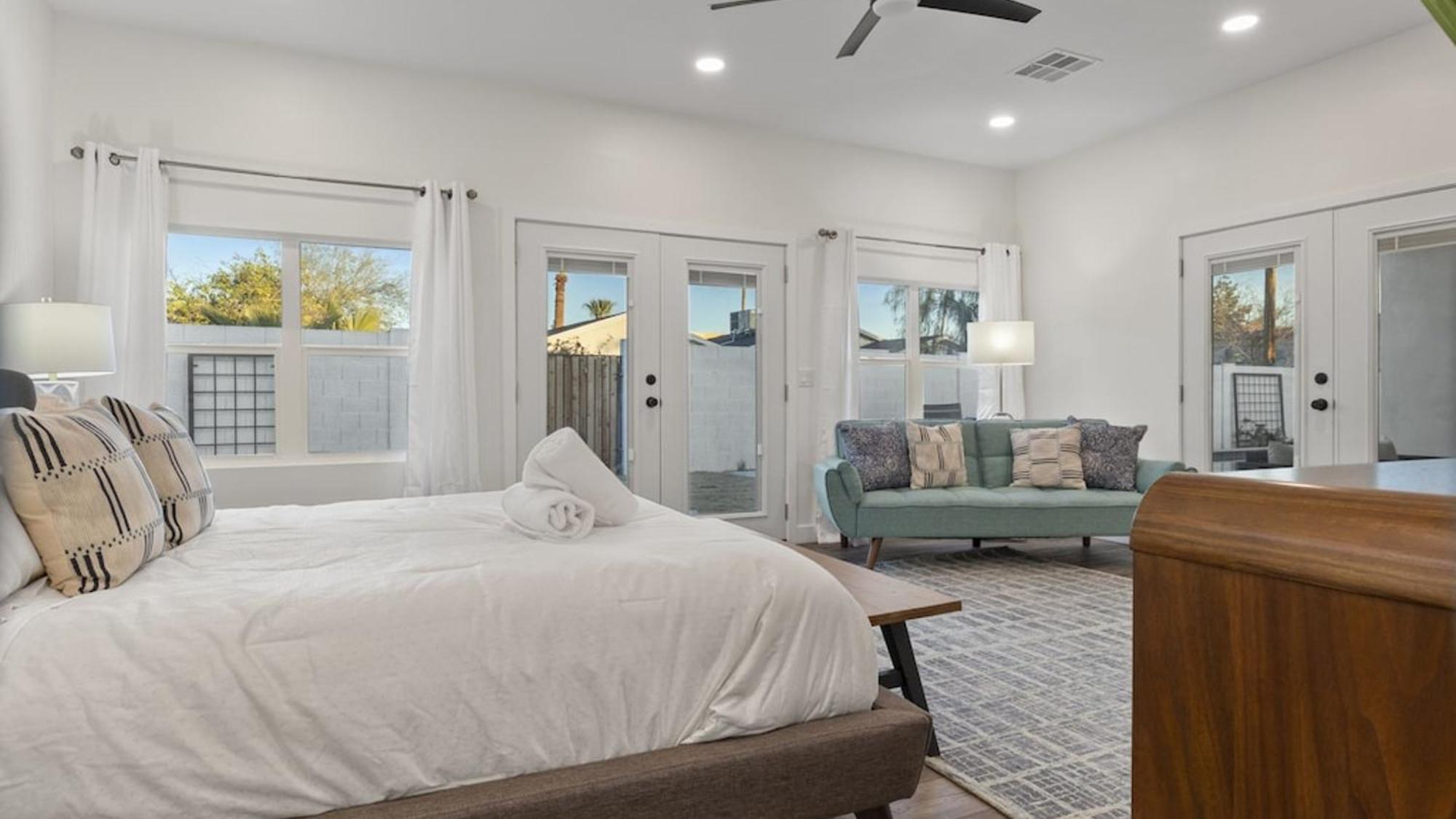 Holiday home Just Listed Modern Classy 4 Bdrm Heart Of Oldtown