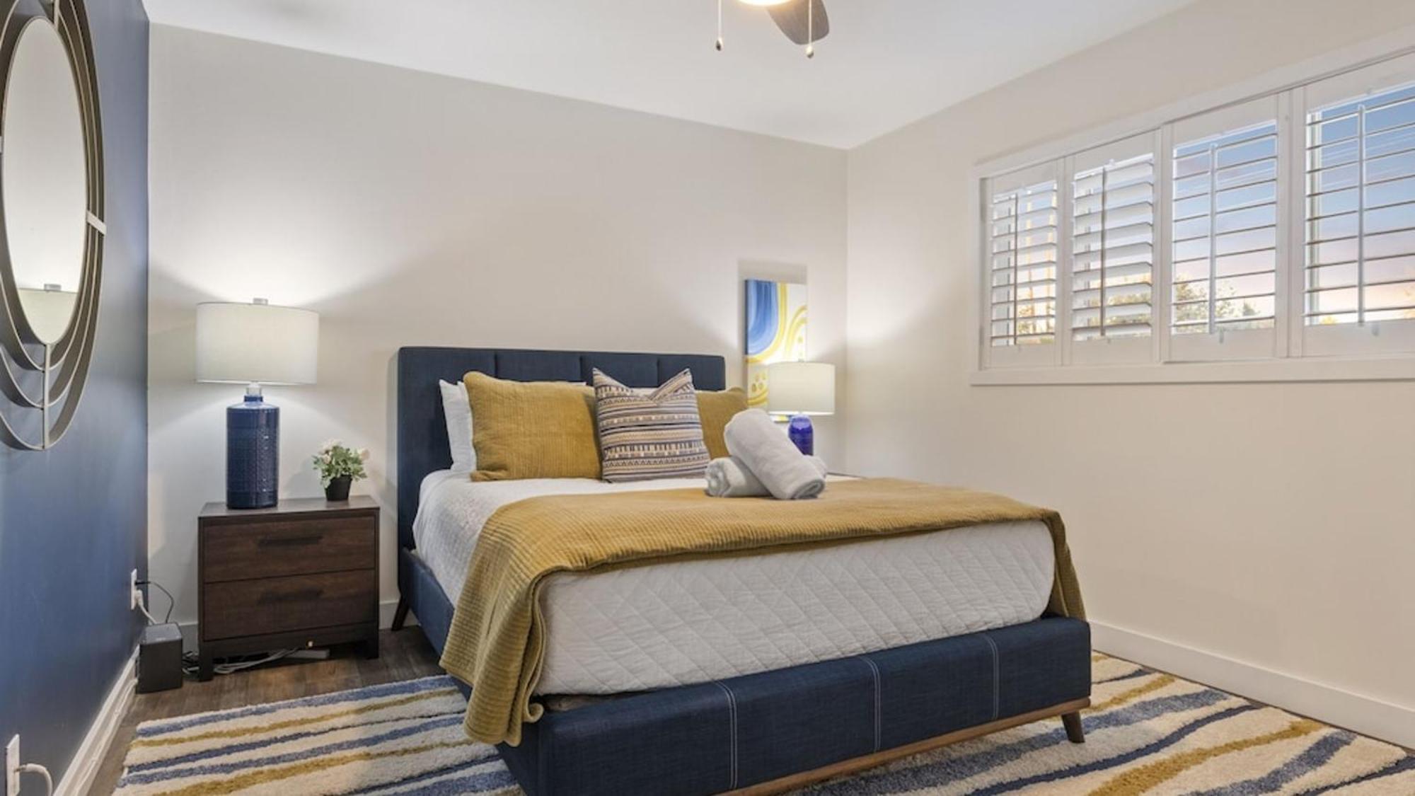 Just Listed Modern Classy 4 Bdrm Heart Of Oldtown Holiday home *