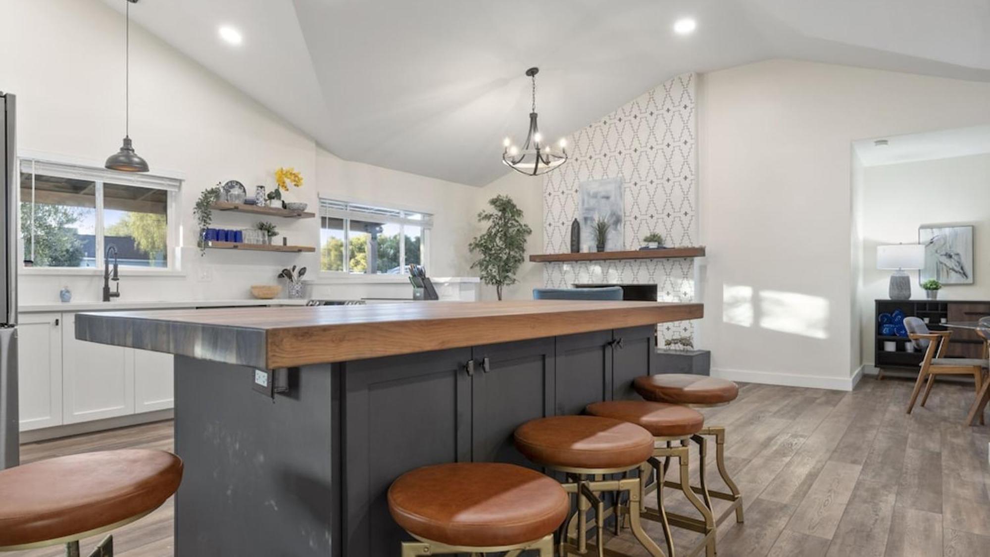 Just Listed Modern Classy 4 Bdrm Heart Of Oldtown *