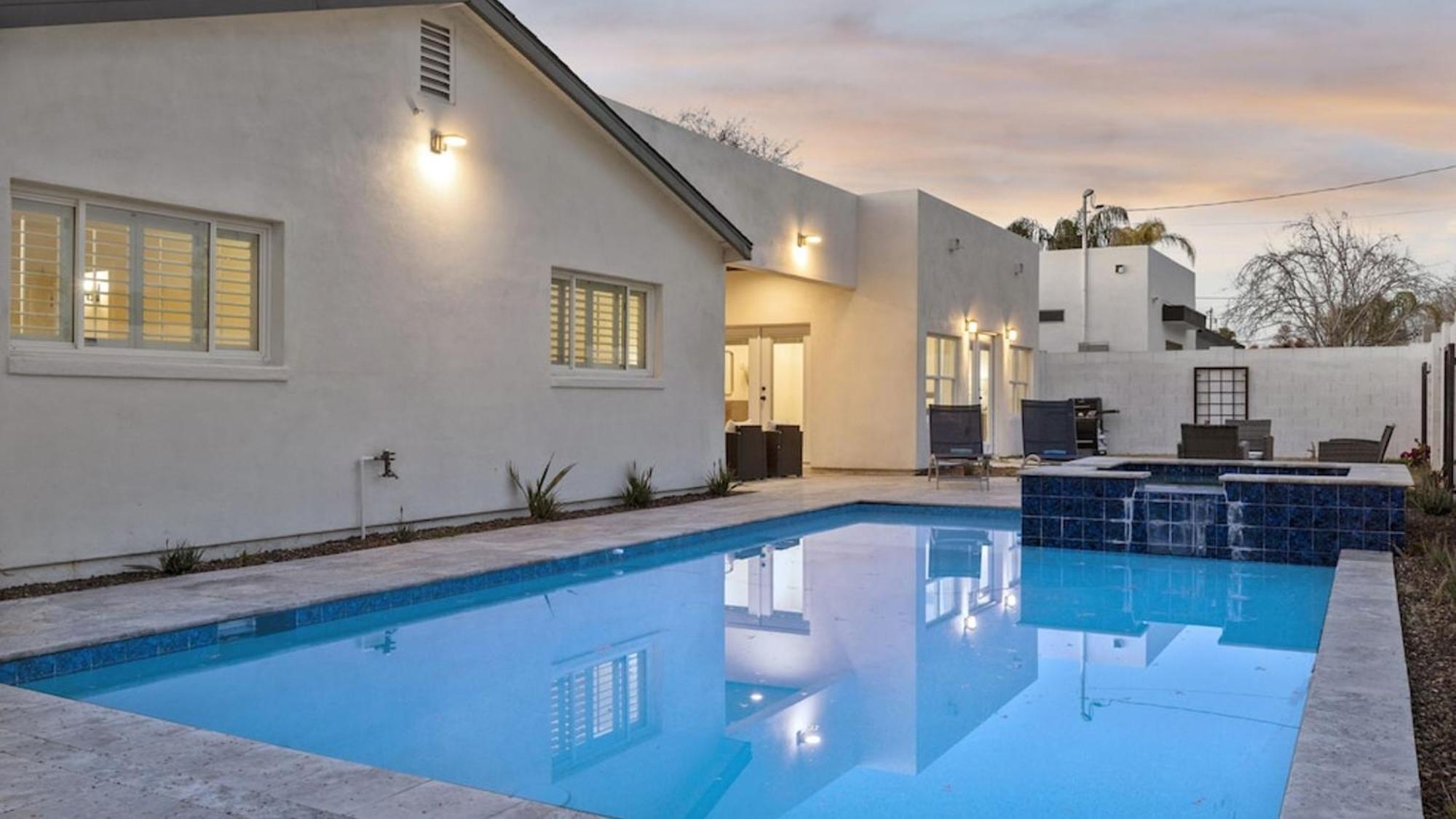 Just Listed Modern Classy 4 Bdrm Heart Of Oldtown Holiday home Scottsdale