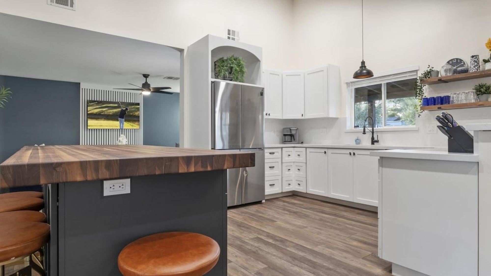 Just Listed Modern Classy 4 Bdrm Heart Of Oldtown Holiday home *