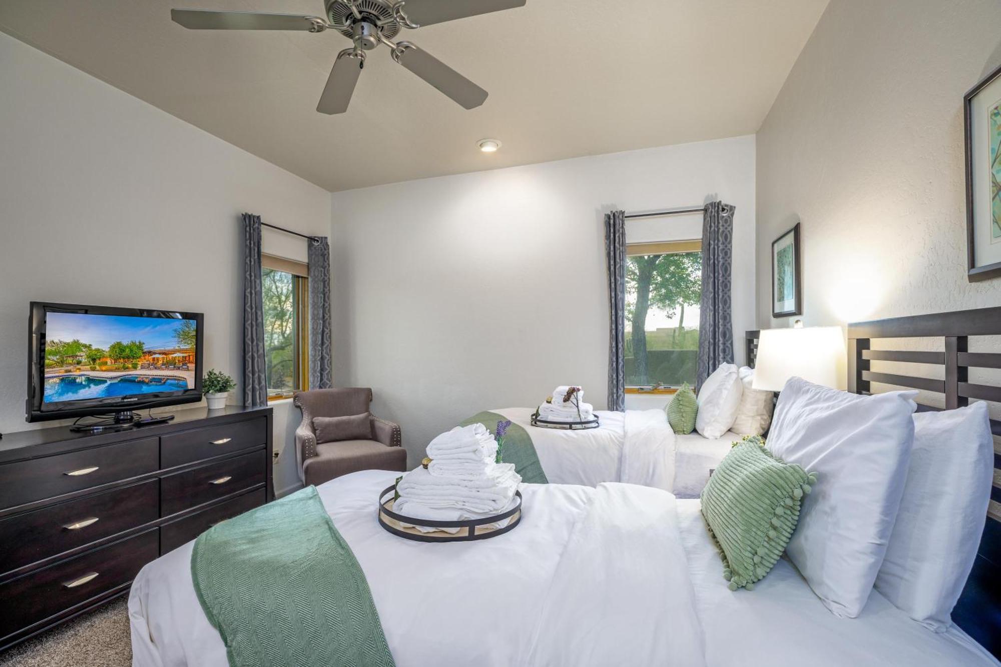 Bocce Court, Heated Pool, Spa, Putting Green, Villa Scottsdale