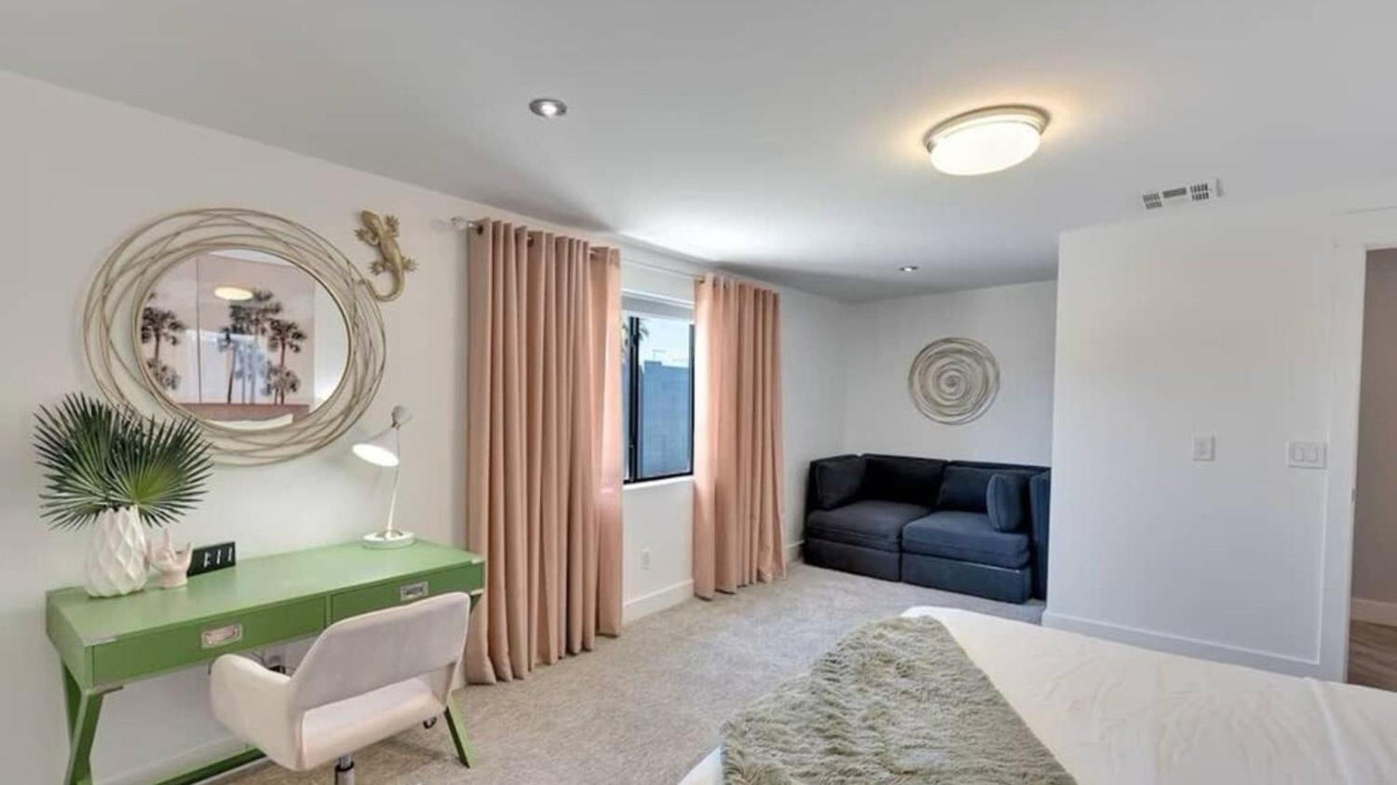 Mid Century Modern Retreat In Old Town *