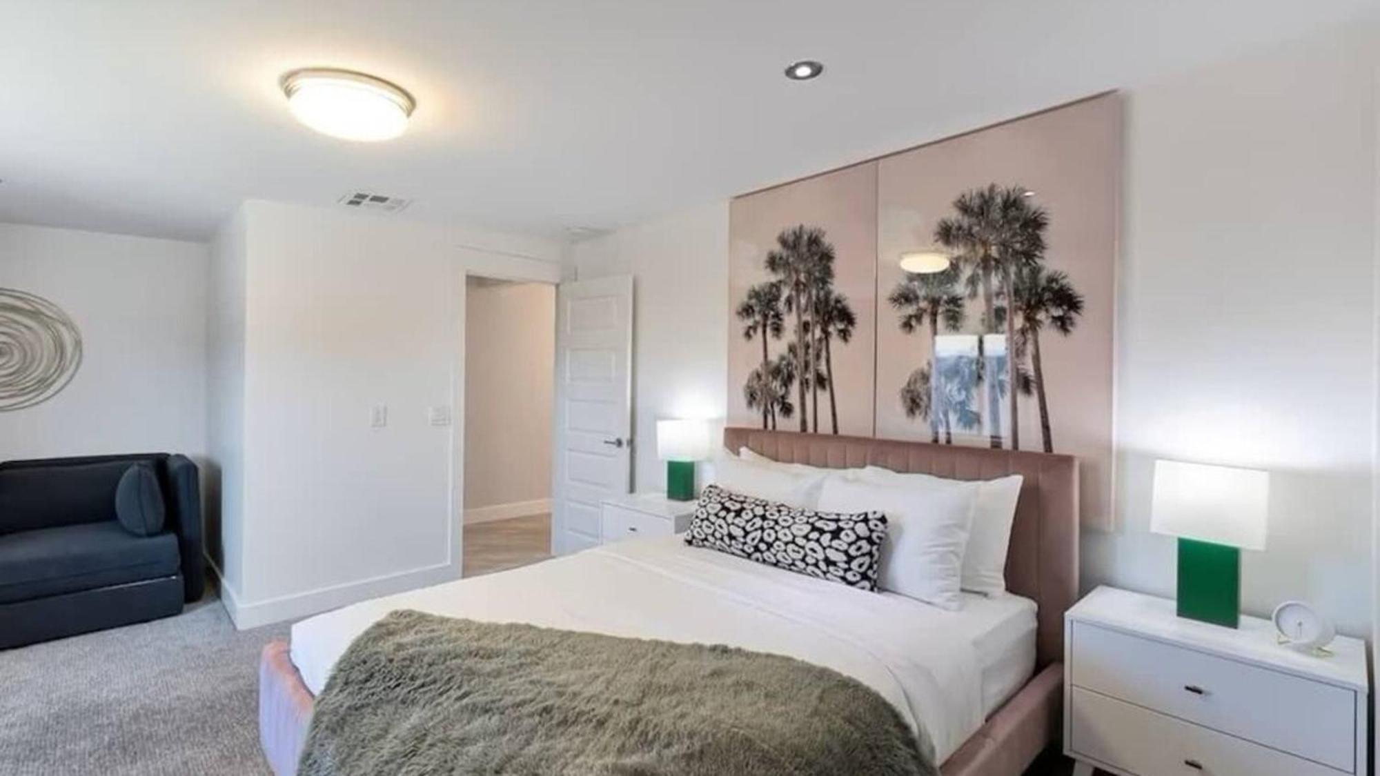 Mid Century Modern Retreat In Old Town *
