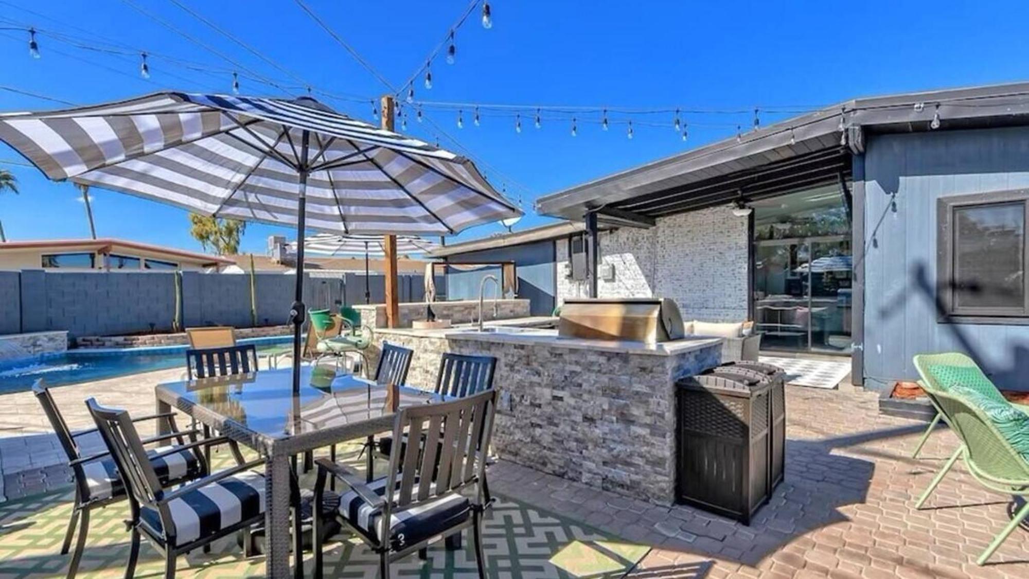 Mid Century Modern Retreat In Old Town