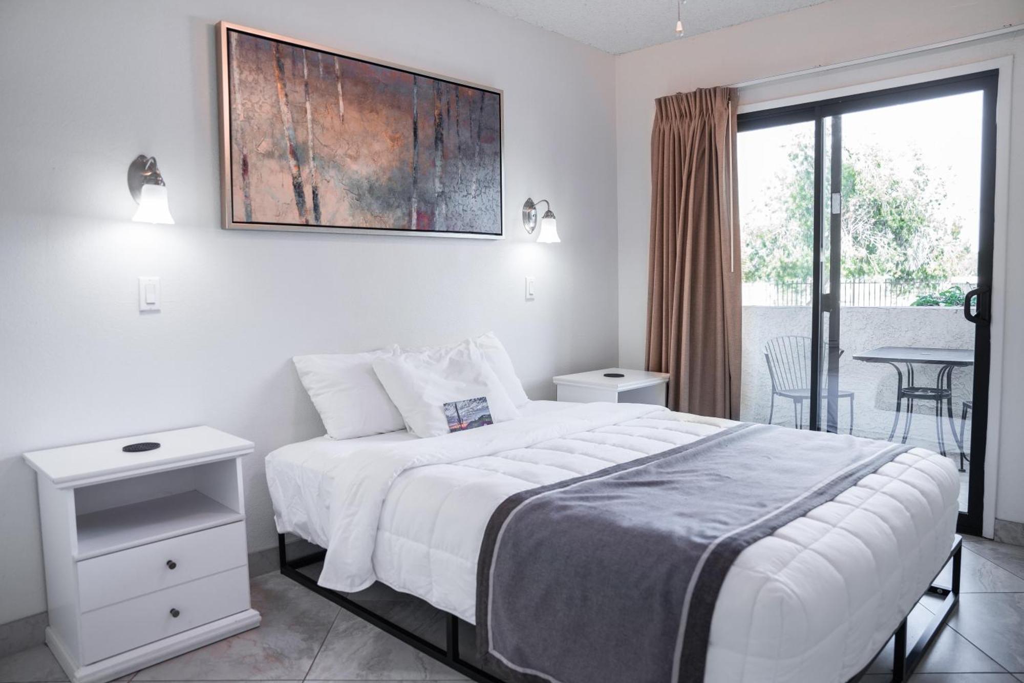 Apartment 105 Fully Furnished 1br Suite-outdoor Pool *